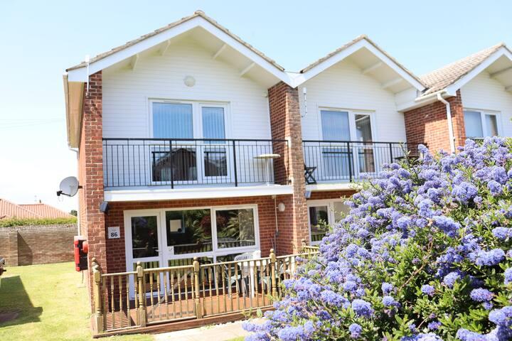 Corton Retreat At Waterside Park1